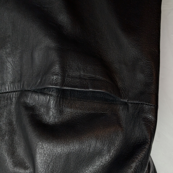 Vintage women's Hungarian Leather Jacket - Picture 3 of 10